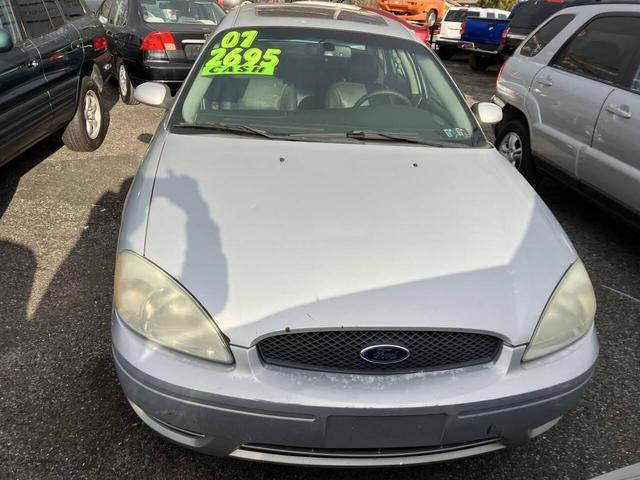 Photo of 2007 Silver Frost Clearcoat Metallic Ford Taurus