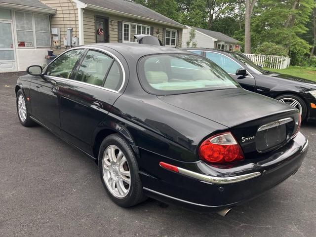 Photo of 2004 Ebony Jaguar S-Type