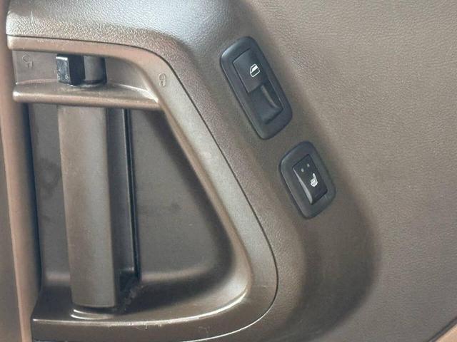 Photo of 2014 True Blue Pearlcoat Chrysler Town & Country