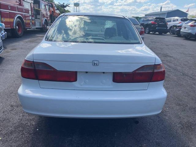 Photo of 2000 Taffeta White Honda Accord