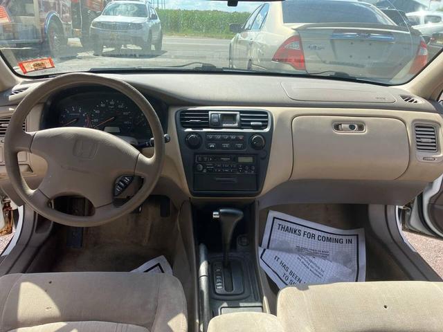 Photo of 2000 Taffeta White Honda Accord