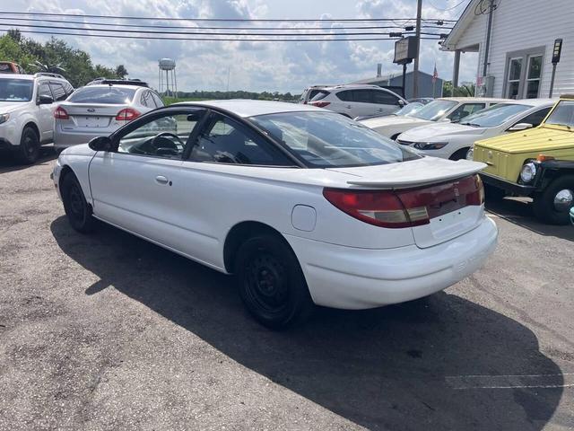 Photo of 1998 White Saturn SC
