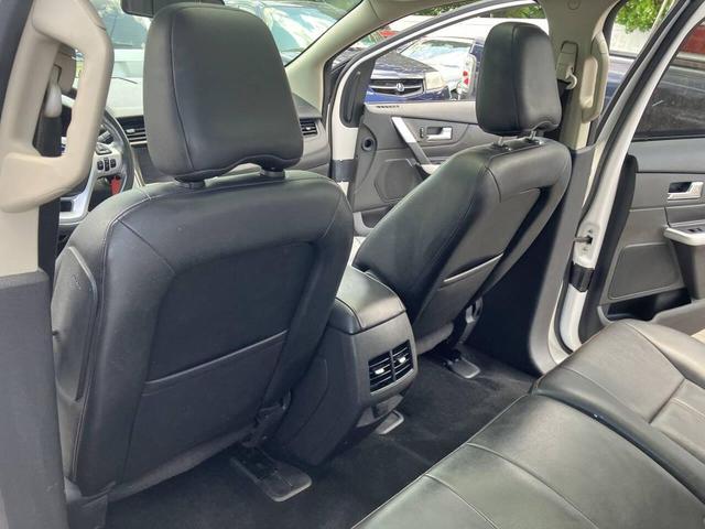 Photo of 2012 White Ford Edge