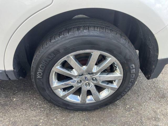 Photo of 2012 White Ford Edge