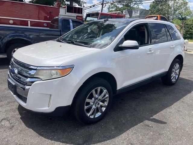 Photo of 2012 White Ford Edge