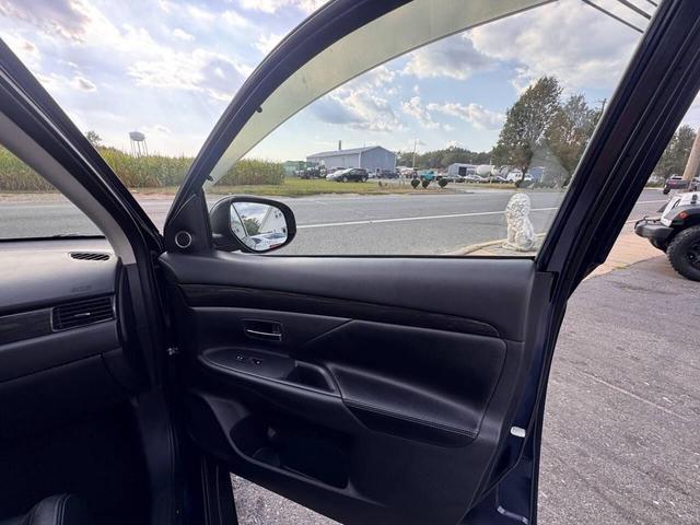 Photo of 2016 Cosmic Blue Metallic Mitsubishi Outlander