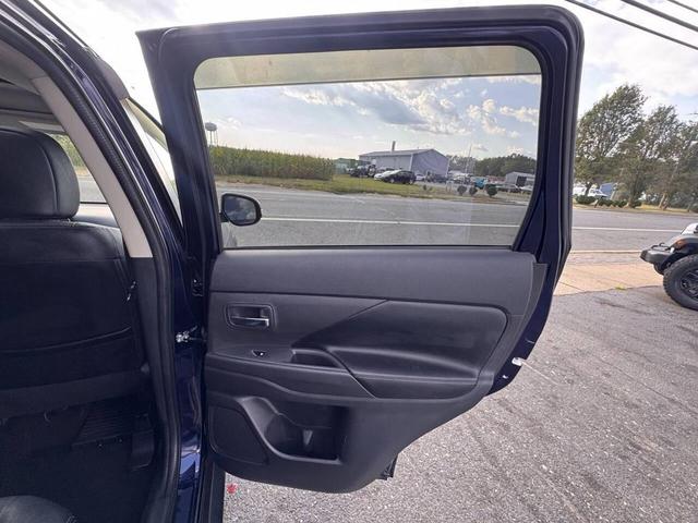 Photo of 2016 Cosmic Blue Metallic Mitsubishi Outlander