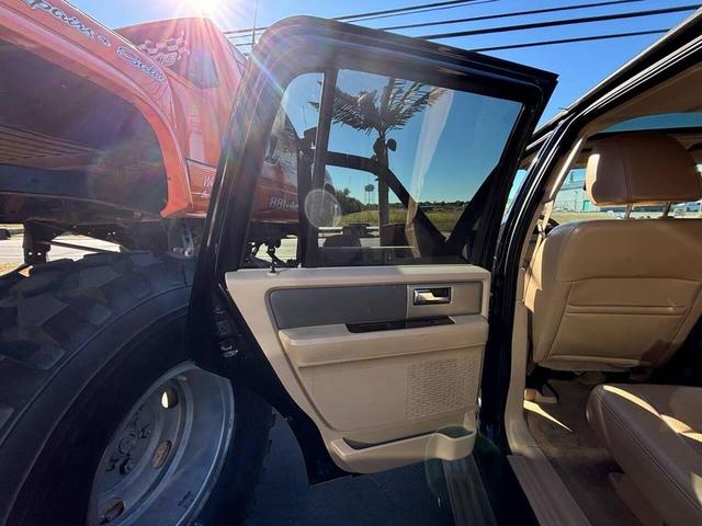 Photo of 2011 Black Ford Expedition