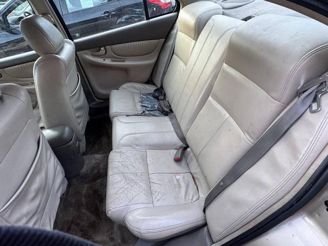 Photo of 2004 Gold Oldsmobile Alero