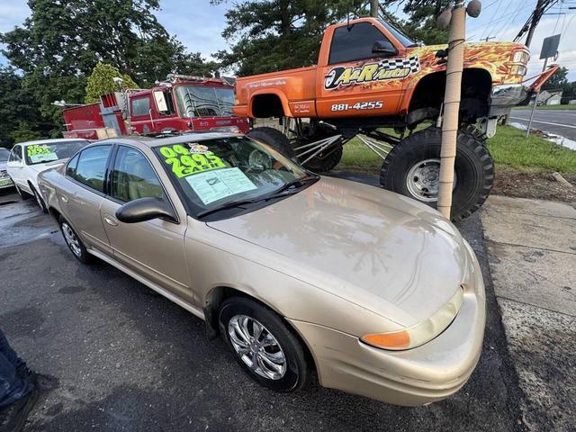 Photo of 2004 Gold Oldsmobile Alero