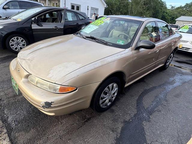 Photo of 2004 Gold Oldsmobile Alero