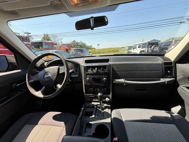 Photo of 2010 Light Sandstone Metallic Clearcoat Jeep Liberty