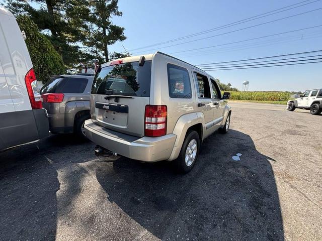 Photo of 2010 Light Sandstone Metallic Clearcoat Jeep Liberty