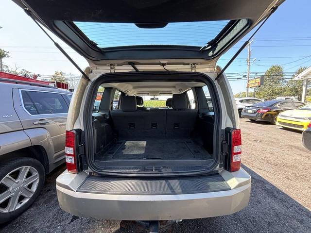 Photo of 2010 Light Sandstone Metallic Clearcoat Jeep Liberty