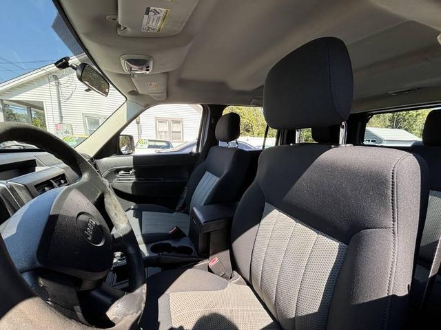Photo of 2010 Light Sandstone Metallic Clearcoat Jeep Liberty