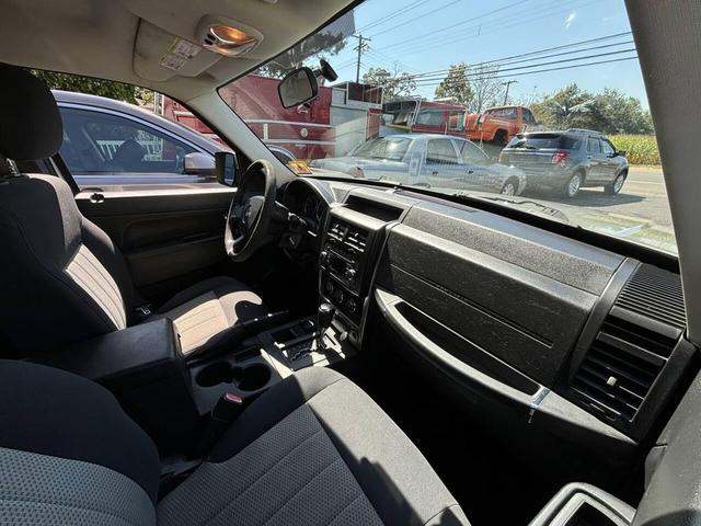 Photo of 2010 Light Sandstone Metallic Clearcoat Jeep Liberty