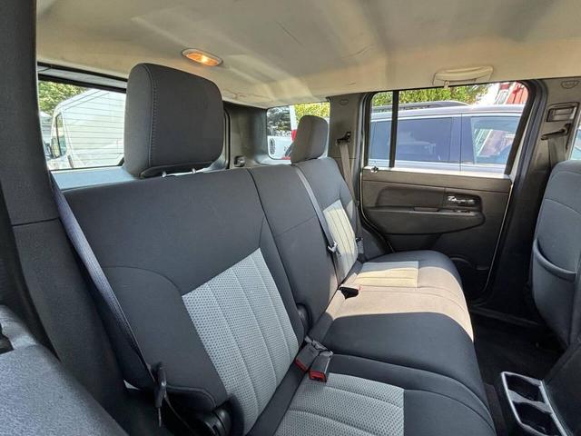 Photo of 2010 Light Sandstone Metallic Clearcoat Jeep Liberty