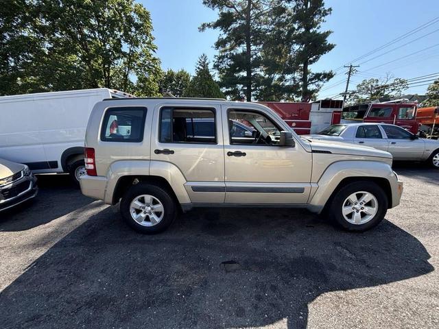 Photo of 2010 Light Sandstone Metallic Clearcoat Jeep Liberty