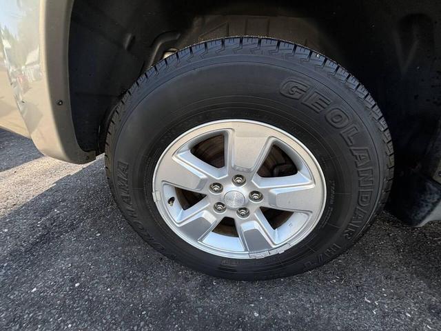 Photo of 2010 Light Sandstone Metallic Clearcoat Jeep Liberty
