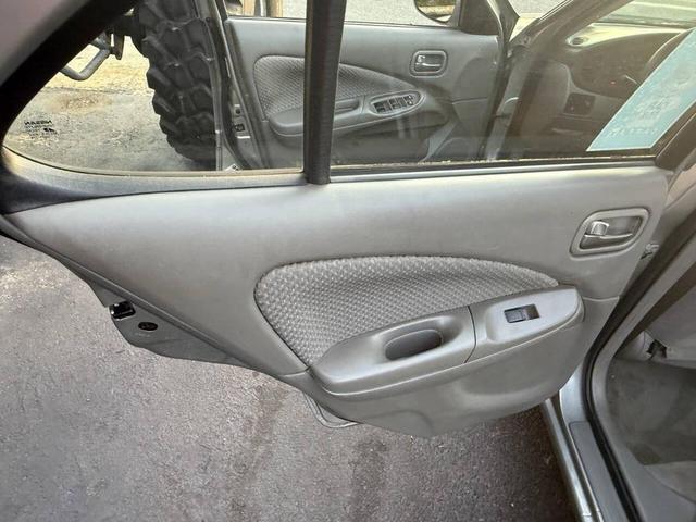 Photo of 2006 Beige Nissan Sentra