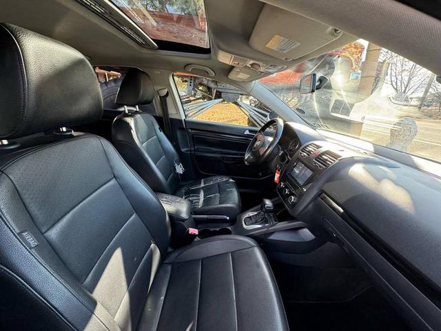Photo of 2010 Candy White Volkswagen Jetta