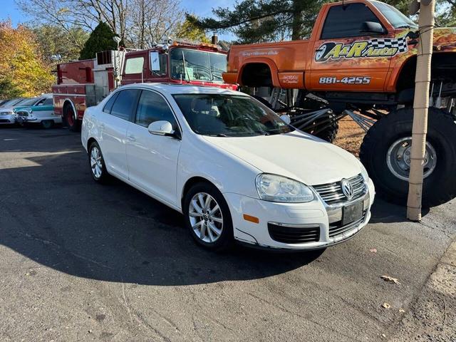 Photo of 2010 Candy White Volkswagen Jetta