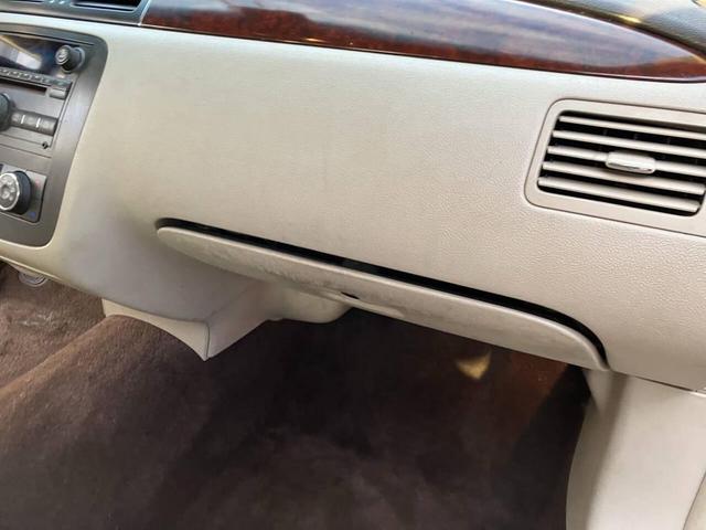 Photo of 2007 Cream Buick Lucerne