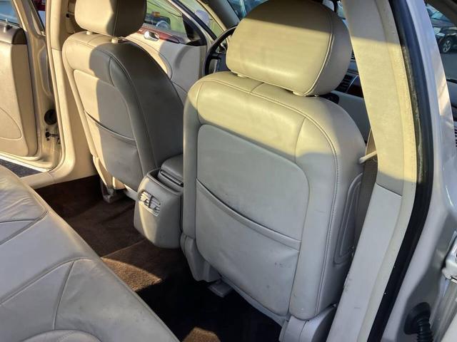 Photo of 2007 Cream Buick Lucerne