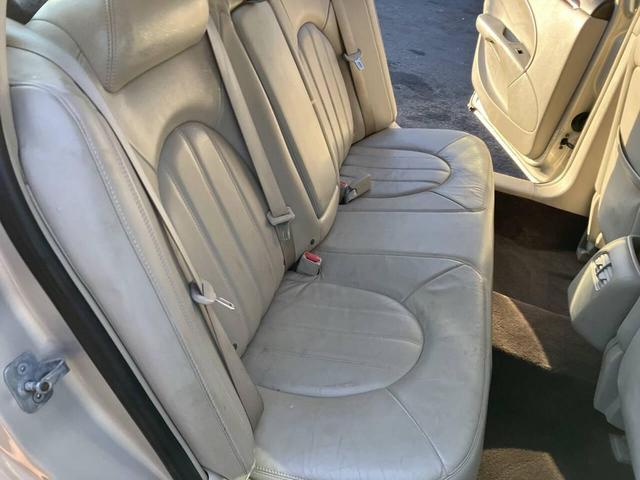 Photo of 2007 Cream Buick Lucerne