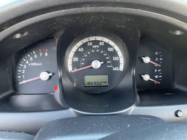 Photo of 2005 Silver Kia Sportage