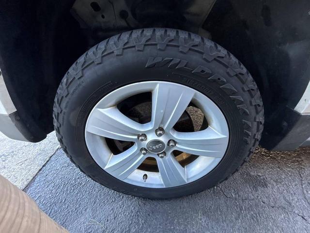 Photo of 2013 Bright White Clearcoat Jeep Patriot