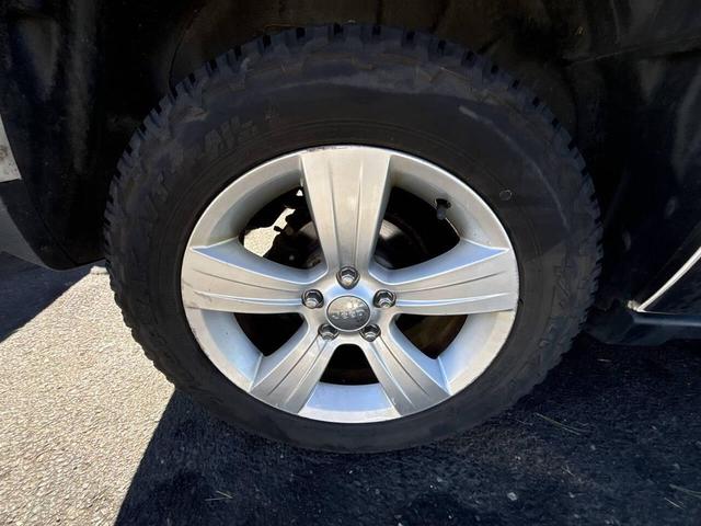 Photo of 2013 Bright White Clearcoat Jeep Patriot