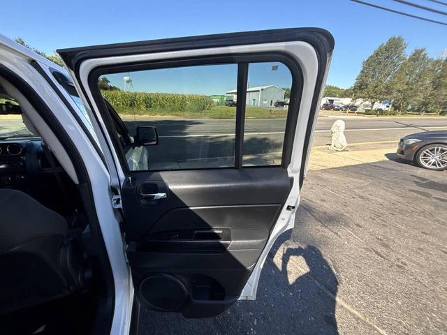 Photo of 2013 Bright White Clearcoat Jeep Patriot