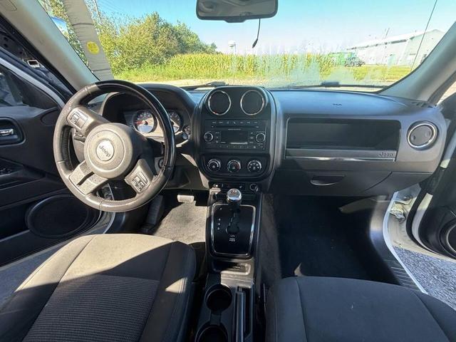 Photo of 2013 Bright White Clearcoat Jeep Patriot