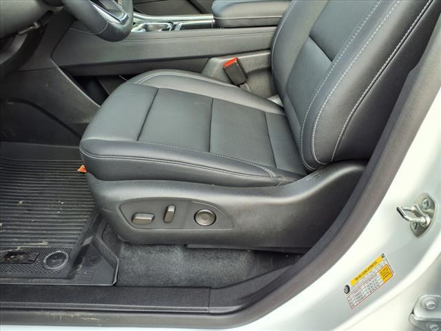 Photo of 2024 White Chevrolet Traverse