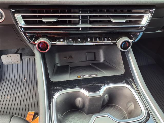 Photo of 2024 White Chevrolet Traverse