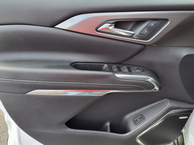 Photo of 2024 White Chevrolet Traverse