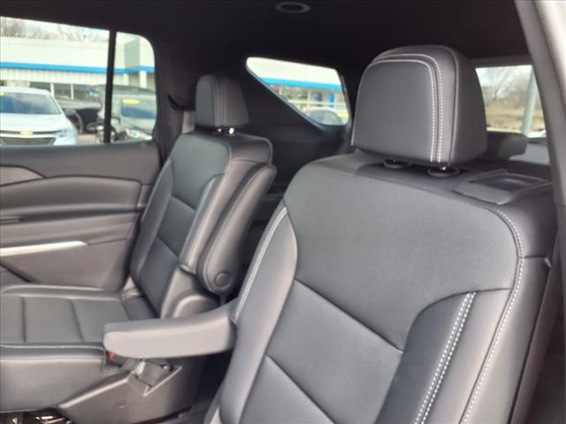 Photo of 2024 White Chevrolet Traverse
