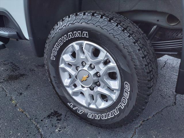 Photo of 2022 Iridescent Pearl Tricoat Chevrolet Silverado 2500