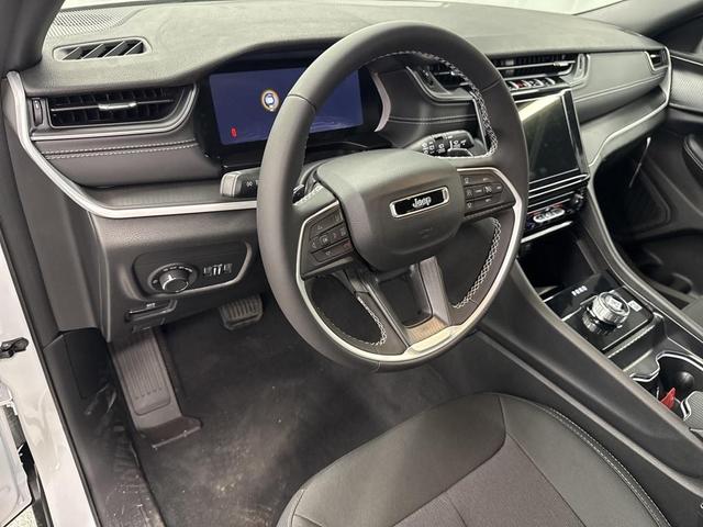 Photo of 2025 Bright White Clearcoat Jeep Grand Cherokee L
