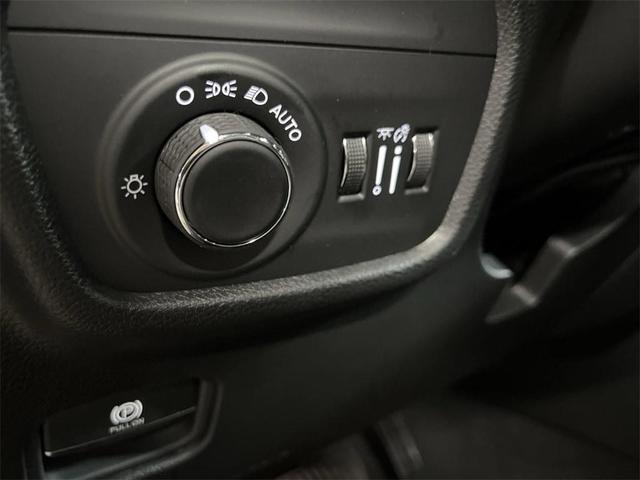 Photo of 2024 Metallic Jeep Grand Cherokee L