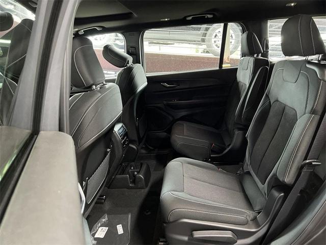 Photo of 2024 Metallic Jeep Grand Cherokee L