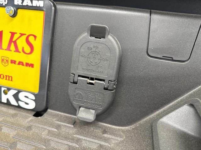 Photo of 2025 Bright White Clearcoat RAM 1500
