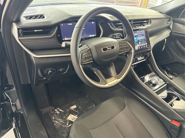 Photo of 2024 Diamond Black Jeep Grand Cherokee L