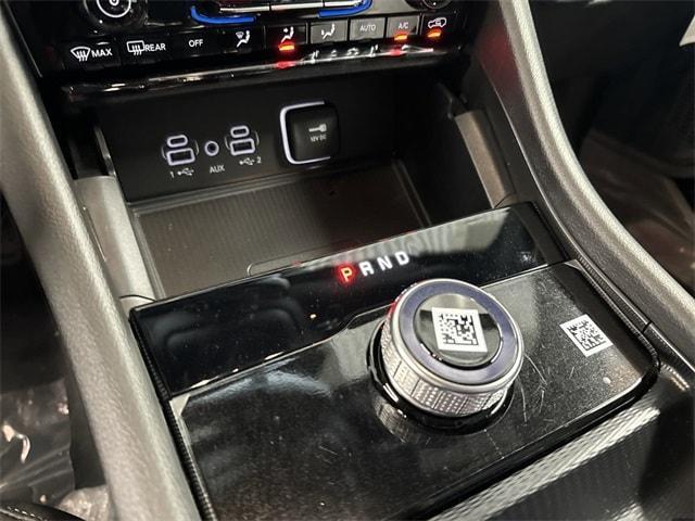 Photo of 2024 Diamond Black Jeep Grand Cherokee L