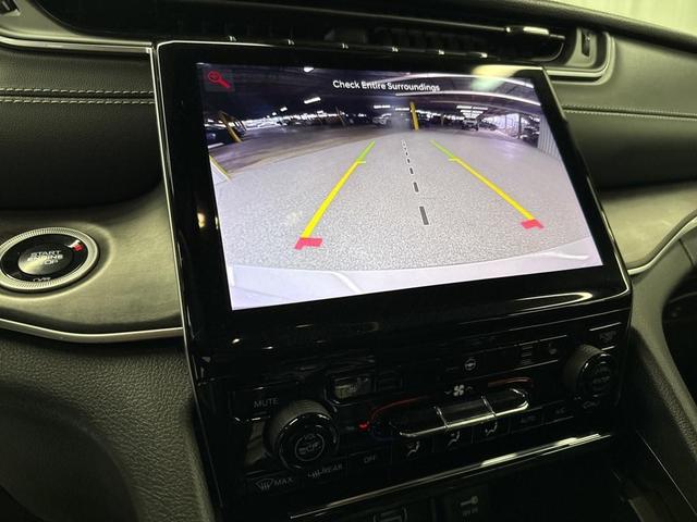 Photo of 2024 Bright White Clearcoat Jeep Grand Cherokee L