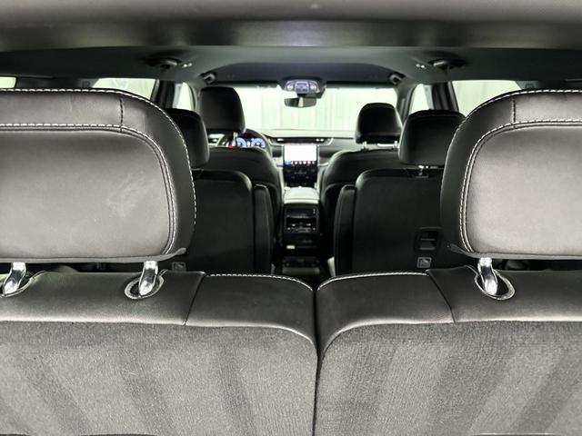 Photo of 2024 Bright White Clearcoat Jeep Grand Cherokee L