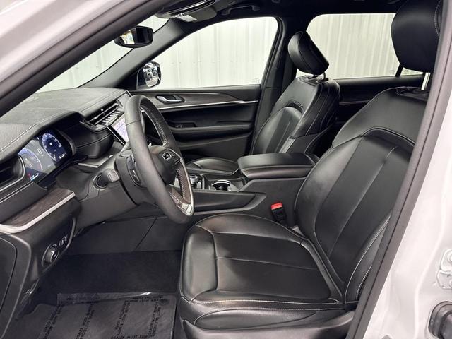 Photo of 2024 Bright White Clearcoat Jeep Grand Cherokee L