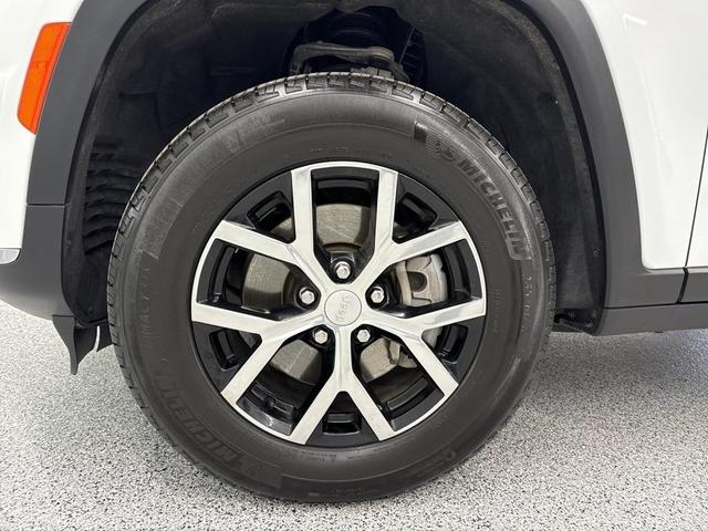 Photo of 2024 Bright White Clearcoat Jeep Grand Cherokee L