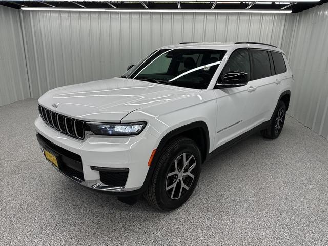 Photo of 2024 Bright White Clearcoat Jeep Grand Cherokee L